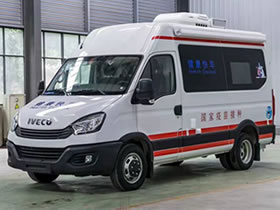 依維柯移動(dòng)式疫苗接種車，可下鄉(xiāng)鎮(zhèn)